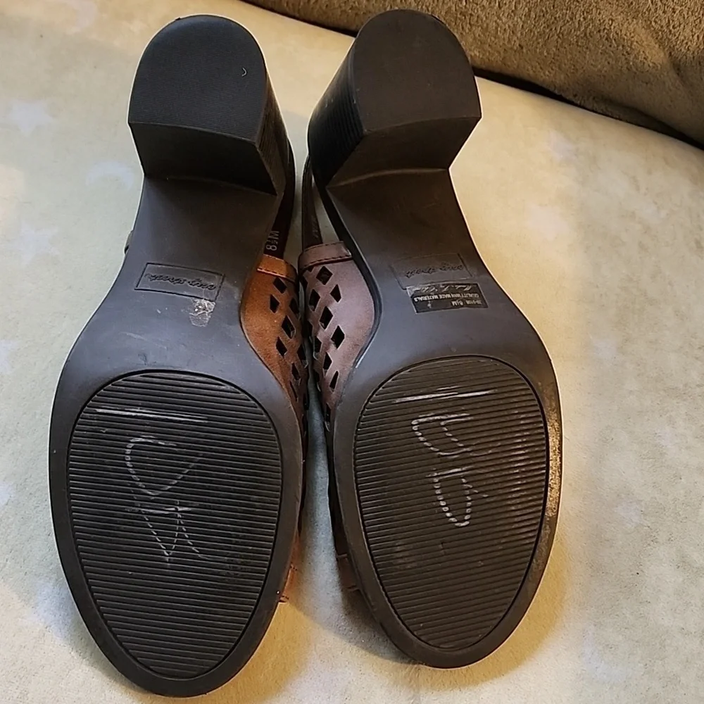 EASY STREET SANDALS Size 8.5